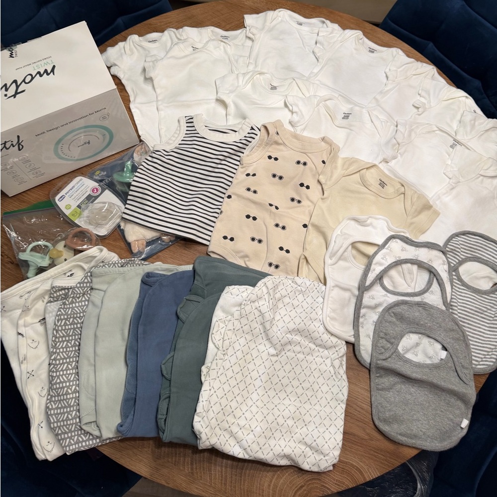 ❌SOLD❌ 30 pieces 0-3 months newborn clothes, swaddles, accessories